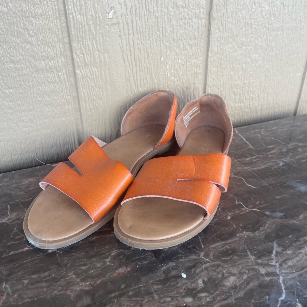 Universal thread sandals